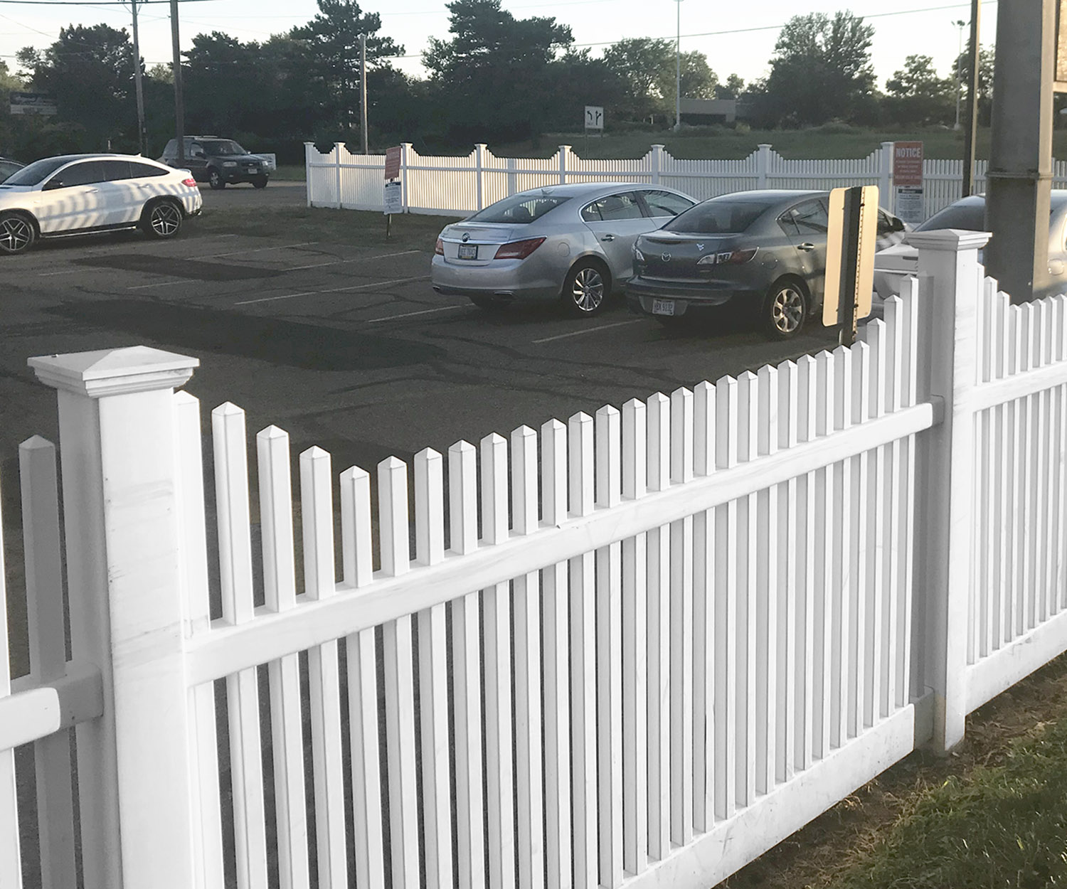 Vinyl Fence With Post Cap